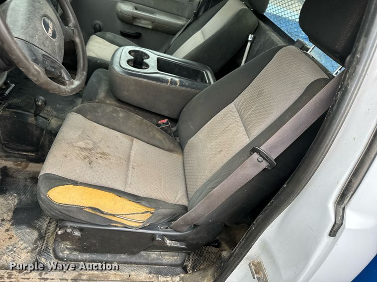 image for item NN9432 2007 GMC  Sierra 3500HD utility bed pickup truck