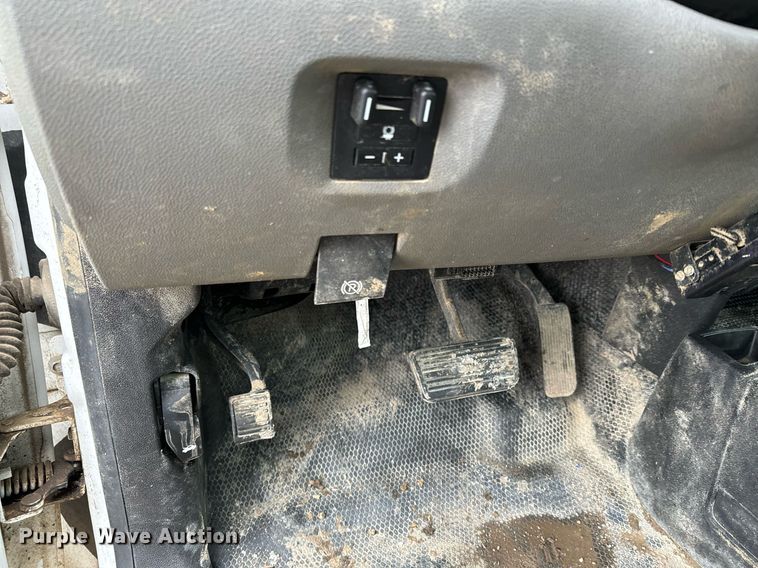 image for item NN9432 2007 GMC  Sierra 3500HD utility bed pickup truck