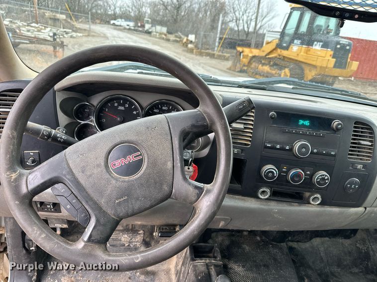 image for item NN9432 2007 GMC  Sierra 3500HD utility bed pickup truck