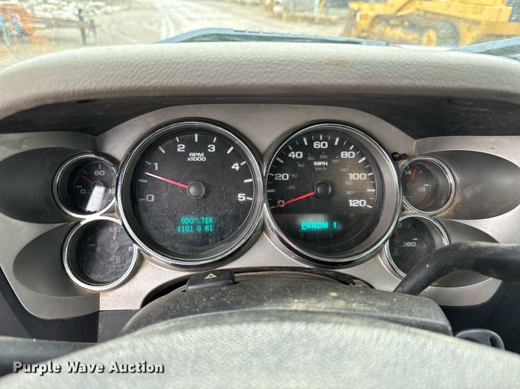 image for item NN9432 2007 GMC  Sierra 3500HD utility bed pickup truck