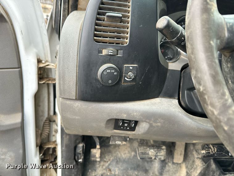 image for item NN9432 2007 GMC  Sierra 3500HD utility bed pickup truck