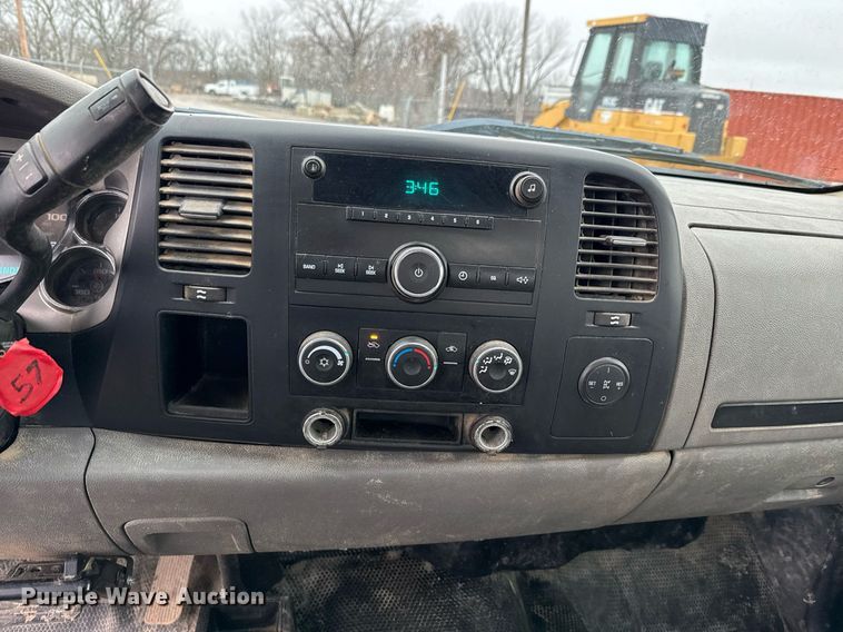 image for item NN9432 2007 GMC  Sierra 3500HD utility bed pickup truck