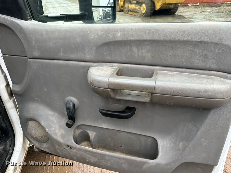 image for item NN9432 2007 GMC  Sierra 3500HD utility bed pickup truck