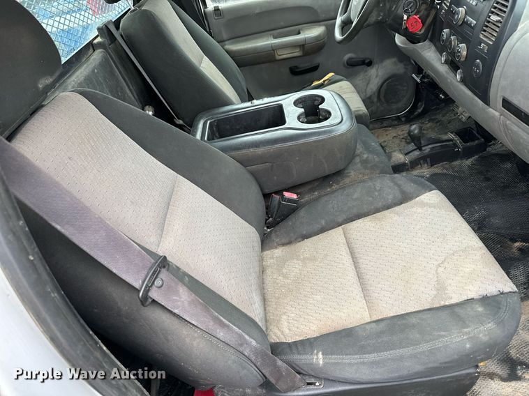 image for item NN9432 2007 GMC  Sierra 3500HD utility bed pickup truck