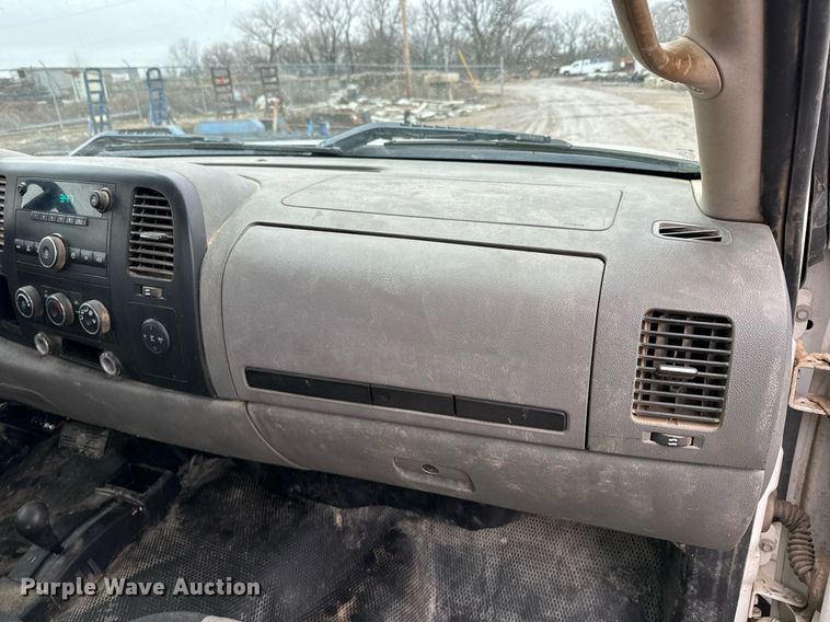 image for item NN9432 2007 GMC  Sierra 3500HD utility bed pickup truck