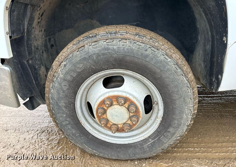 image for item NN9432 2007 GMC  Sierra 3500HD utility bed pickup truck