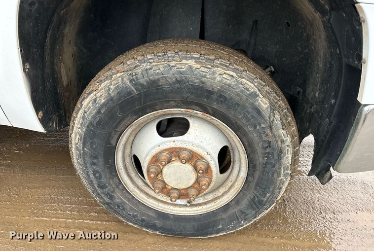 image for item NN9432 2007 GMC  Sierra 3500HD utility bed pickup truck