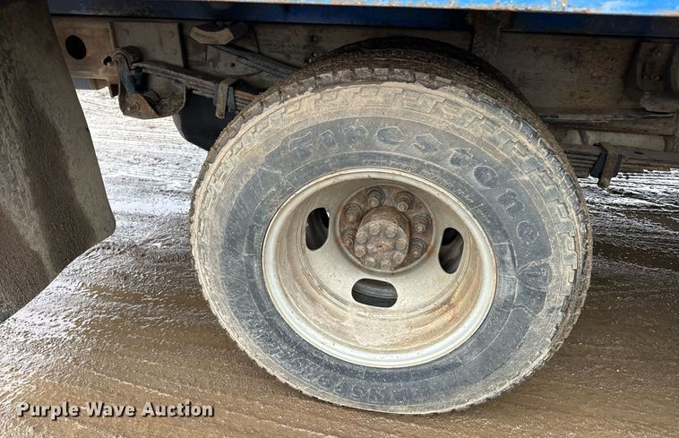 image for item NN9432 2007 GMC  Sierra 3500HD utility bed pickup truck