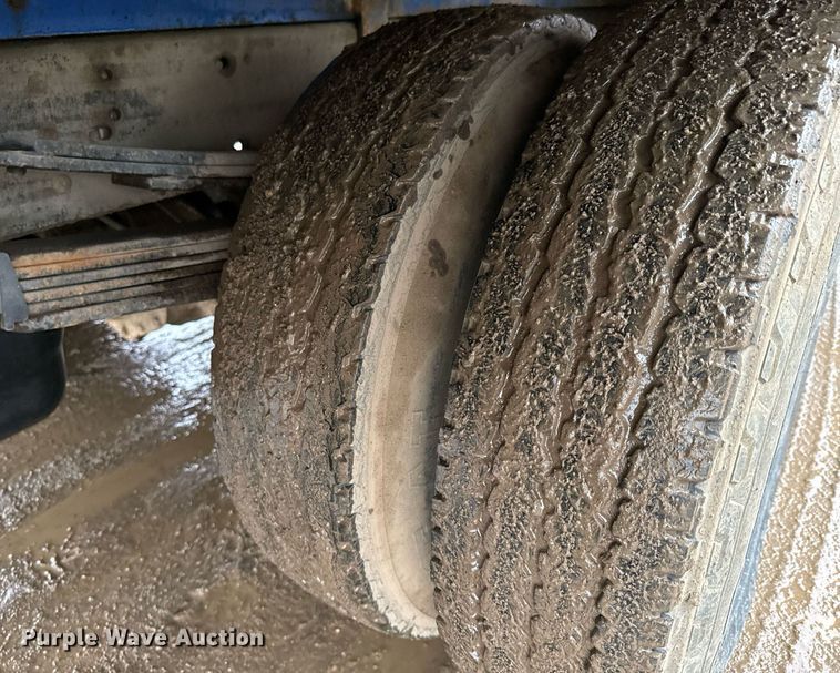 image for item NN9432 2007 GMC  Sierra 3500HD utility bed pickup truck