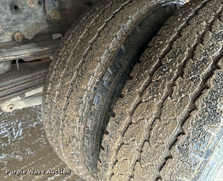 image for item NN9432 2007 GMC  Sierra 3500HD utility bed pickup truck