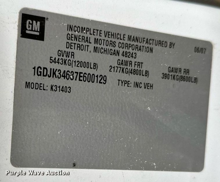 image for item NN9432 2007 GMC  Sierra 3500HD utility bed pickup truck