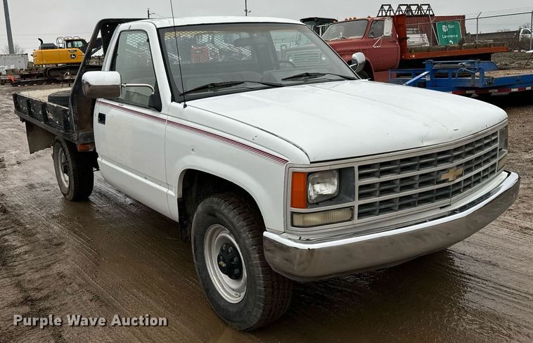 image for item NN9433 1990 Chevrolet  C2500 flatbed pickup truck