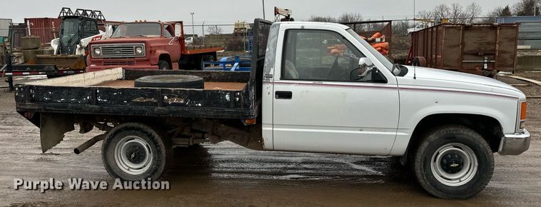 image for item NN9433 1990 Chevrolet  C2500 flatbed pickup truck