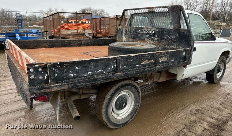 image for item NN9433 1990 Chevrolet  C2500 flatbed pickup truck