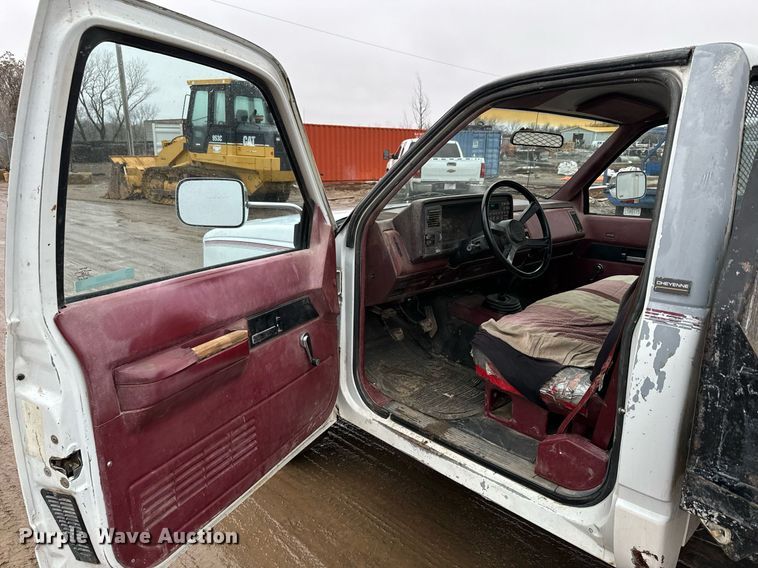 image for item NN9433 1990 Chevrolet  C2500 flatbed pickup truck