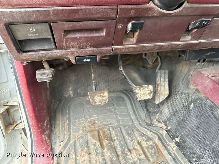 image for item NN9433 1990 Chevrolet  C2500 flatbed pickup truck