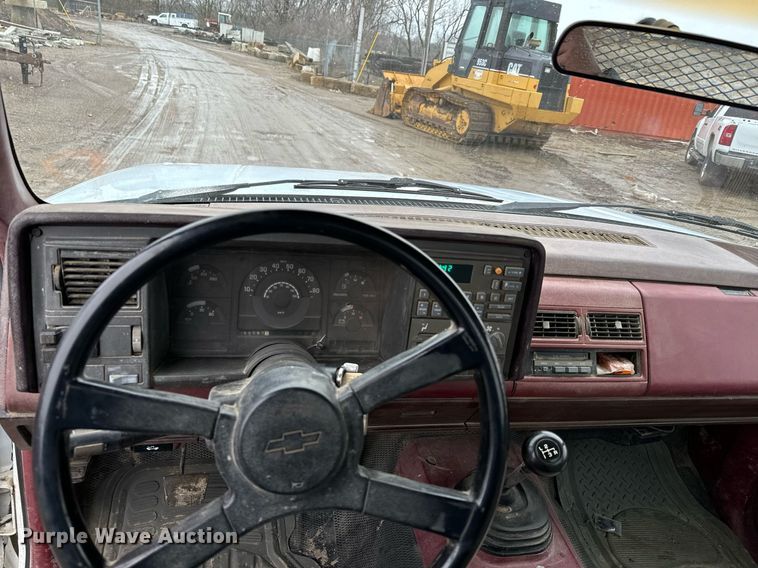 image for item NN9433 1990 Chevrolet  C2500 flatbed pickup truck