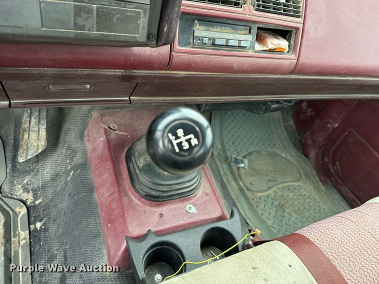 image for item NN9433 1990 Chevrolet  C2500 flatbed pickup truck