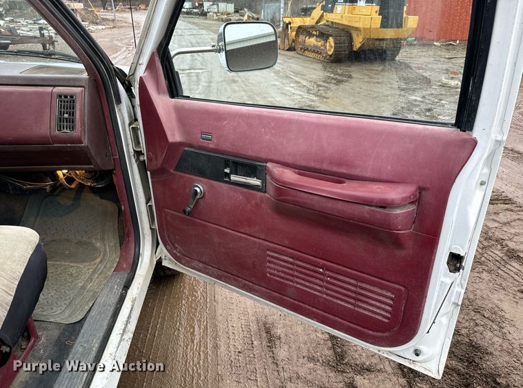 image for item NN9433 1990 Chevrolet  C2500 flatbed pickup truck