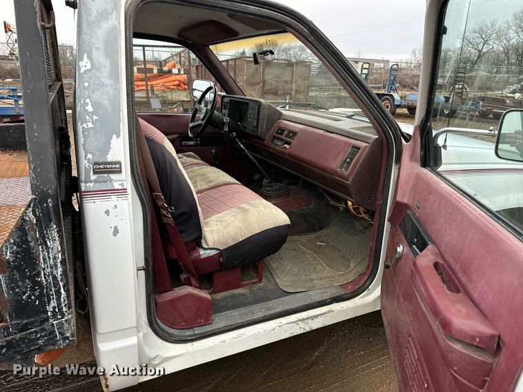 image for item NN9433 1990 Chevrolet  C2500 flatbed pickup truck