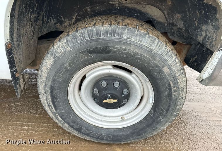 image for item NN9433 1990 Chevrolet  C2500 flatbed pickup truck