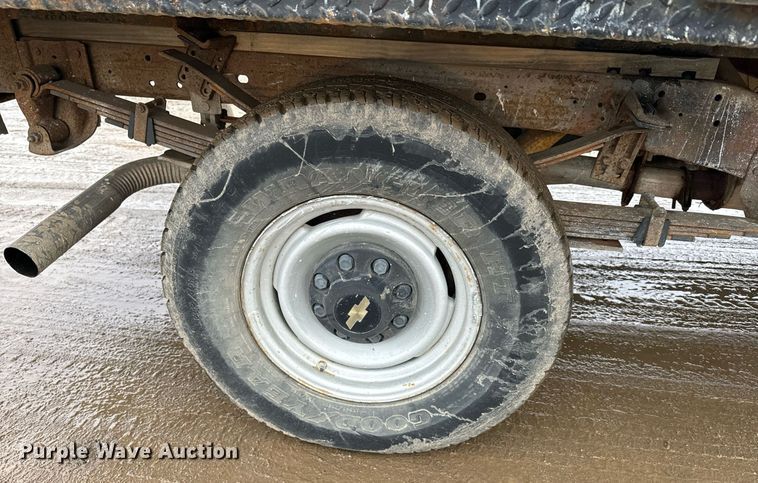 image for item NN9433 1990 Chevrolet  C2500 flatbed pickup truck