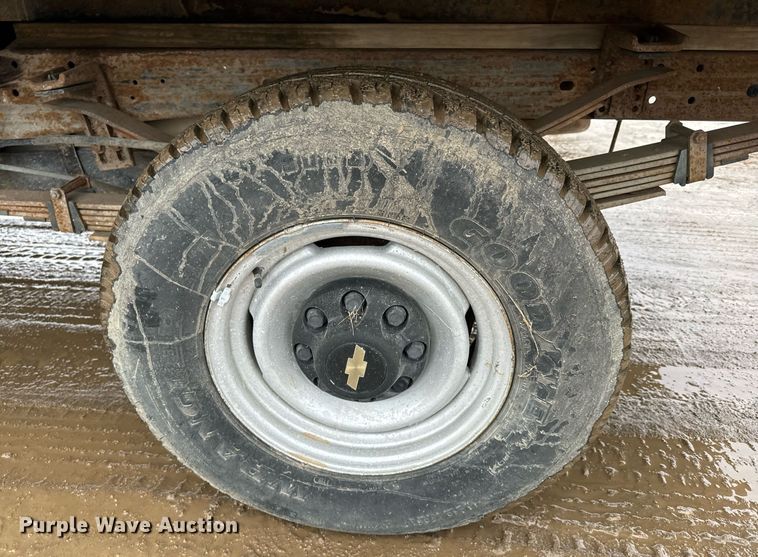 image for item NN9433 1990 Chevrolet  C2500 flatbed pickup truck