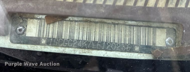 image for item NN9433 1990 Chevrolet  C2500 flatbed pickup truck