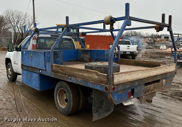 image for item NN9434 2007 GMC Sierra 3500HD utility bed pickup truck