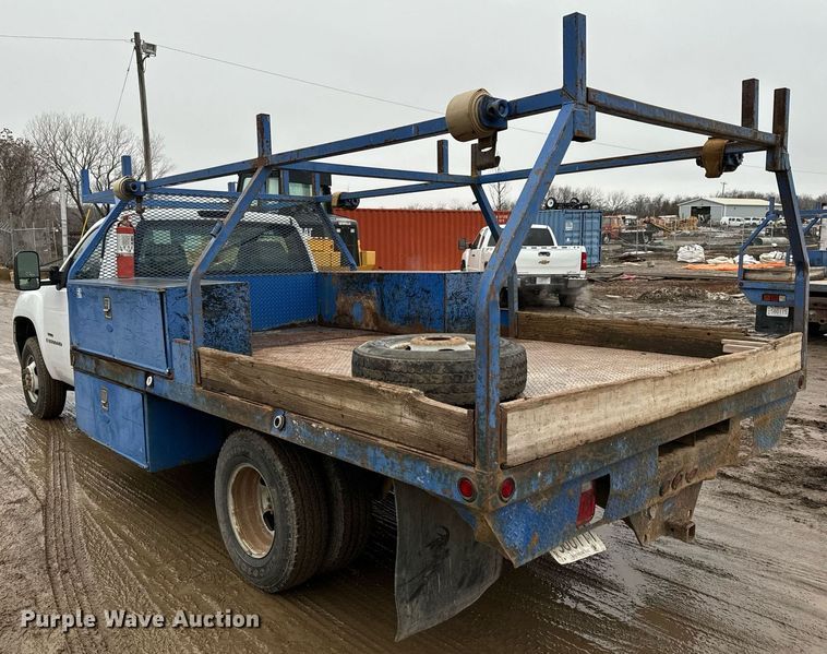 image for item NN9434 2007 GMC Sierra 3500HD utility bed pickup truck