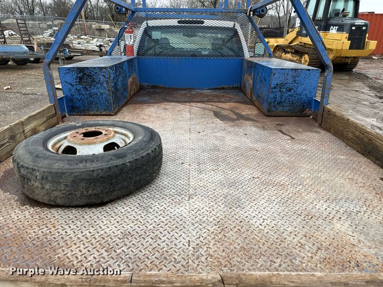 image for item NN9434 2007 GMC Sierra 3500HD utility bed pickup truck