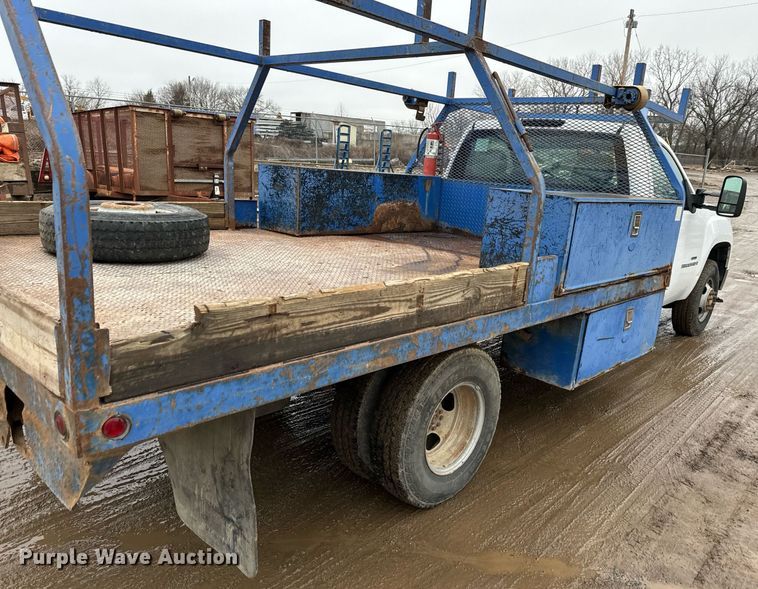image for item NN9434 2007 GMC Sierra 3500HD utility bed pickup truck