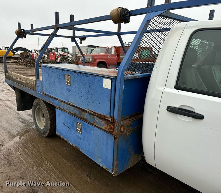 image for item NN9434 2007 GMC Sierra 3500HD utility bed pickup truck