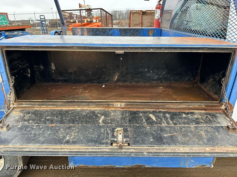 image for item NN9434 2007 GMC Sierra 3500HD utility bed pickup truck