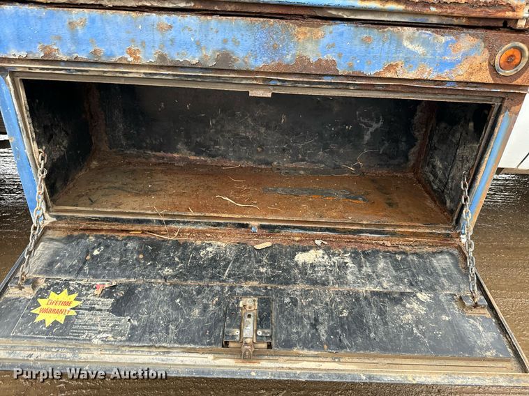 image for item NN9434 2007 GMC Sierra 3500HD utility bed pickup truck