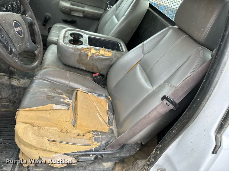 image for item NN9434 2007 GMC Sierra 3500HD utility bed pickup truck