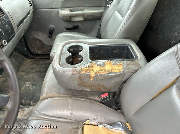 image for item NN9434 2007 GMC Sierra 3500HD utility bed pickup truck