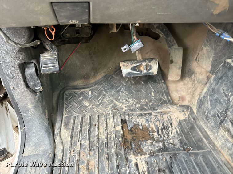 image for item NN9434 2007 GMC Sierra 3500HD utility bed pickup truck