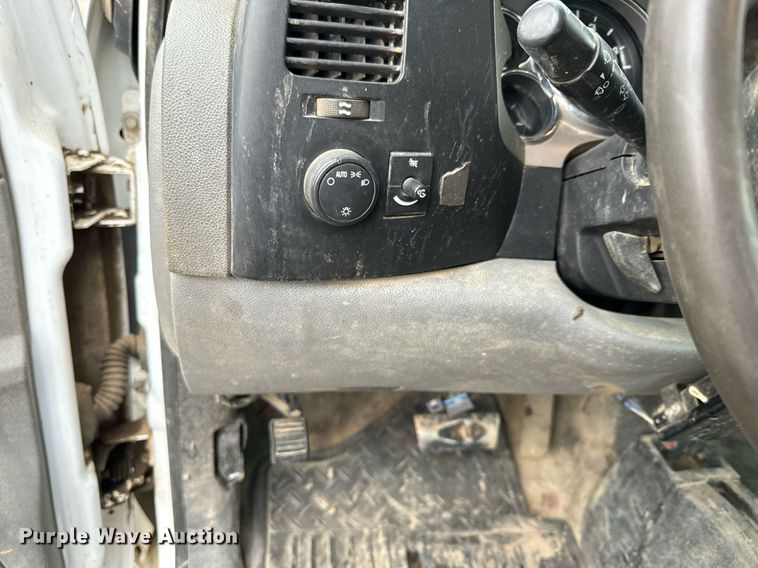 image for item NN9434 2007 GMC Sierra 3500HD utility bed pickup truck