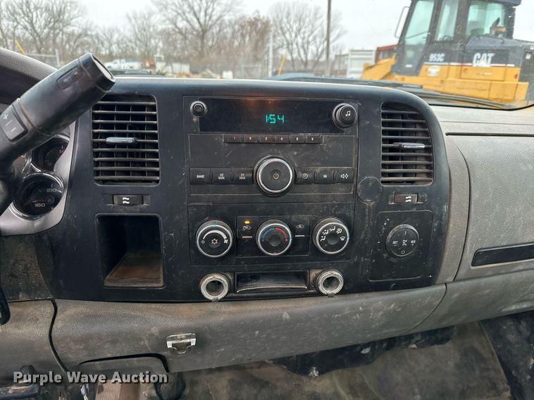 image for item NN9434 2007 GMC Sierra 3500HD utility bed pickup truck