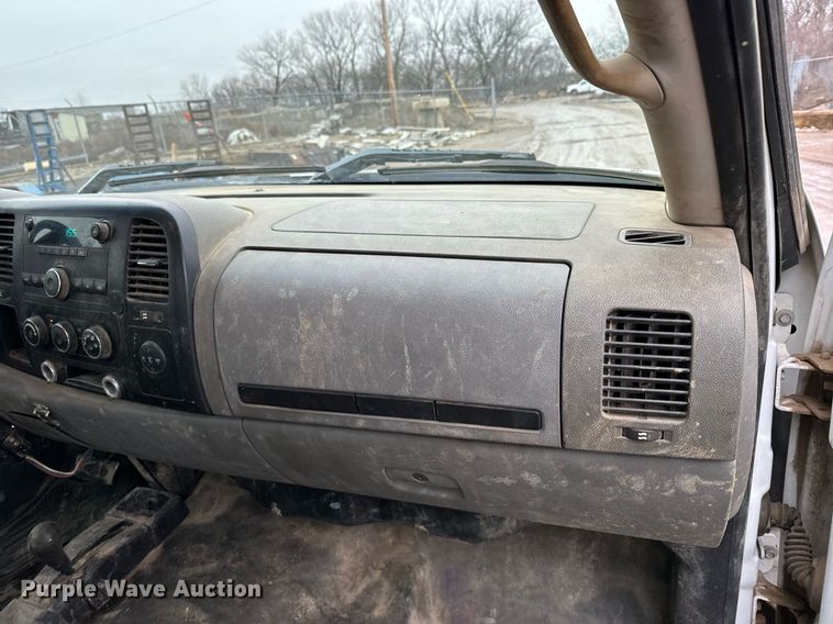 image for item NN9434 2007 GMC Sierra 3500HD utility bed pickup truck