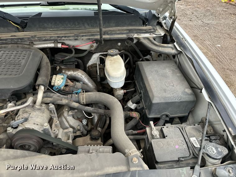 image for item NN9434 2007 GMC Sierra 3500HD utility bed pickup truck