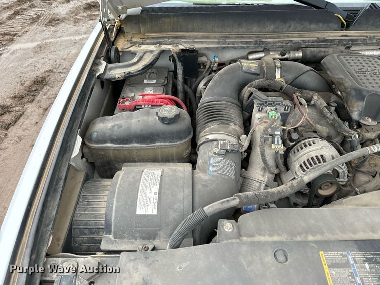 image for item NN9434 2007 GMC Sierra 3500HD utility bed pickup truck