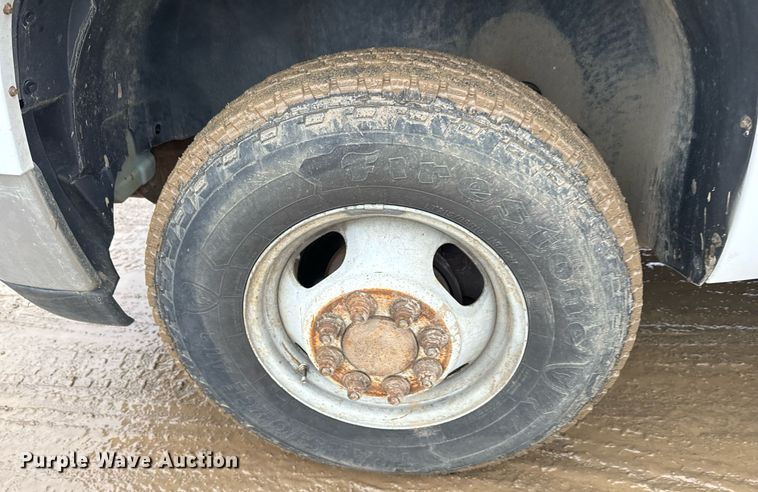 image for item NN9434 2007 GMC Sierra 3500HD utility bed pickup truck