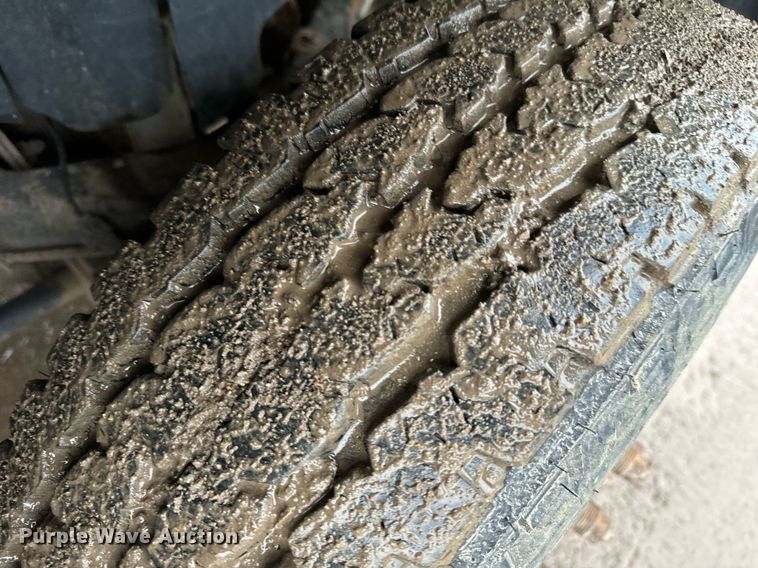 image for item NN9434 2007 GMC Sierra 3500HD utility bed pickup truck