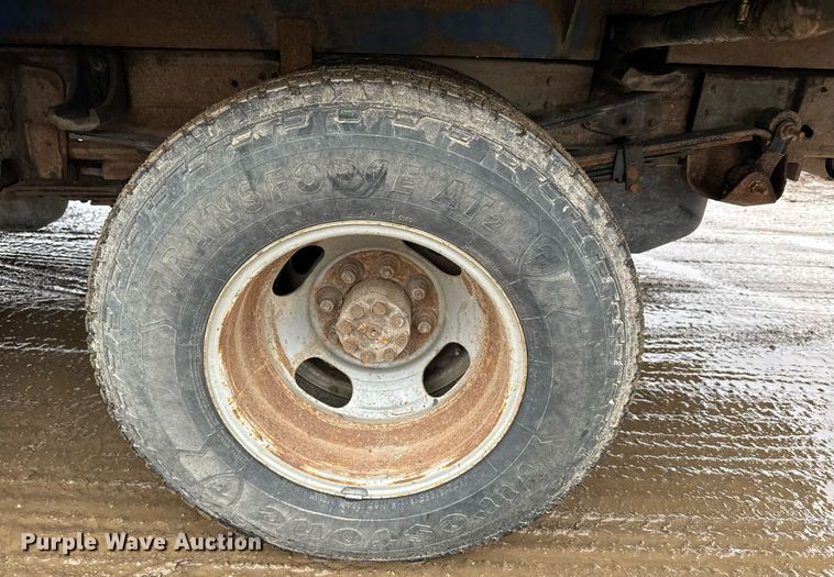 image for item NN9434 2007 GMC Sierra 3500HD utility bed pickup truck