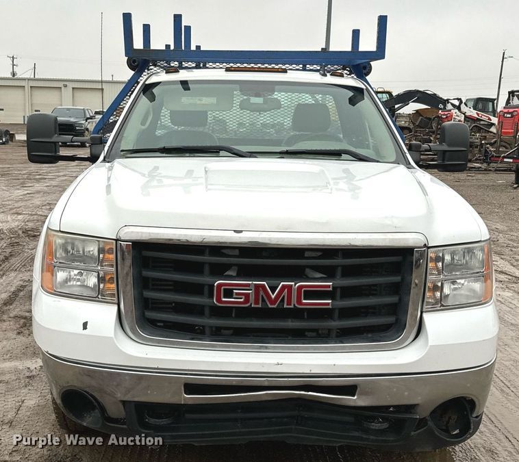 image for item NN9435 2007 GMC Sierra 3500HD utility bed pickup truck