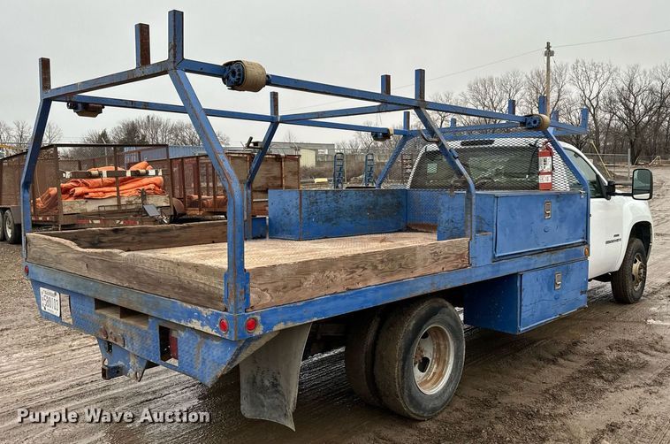 image for item NN9435 2007 GMC Sierra 3500HD utility bed pickup truck