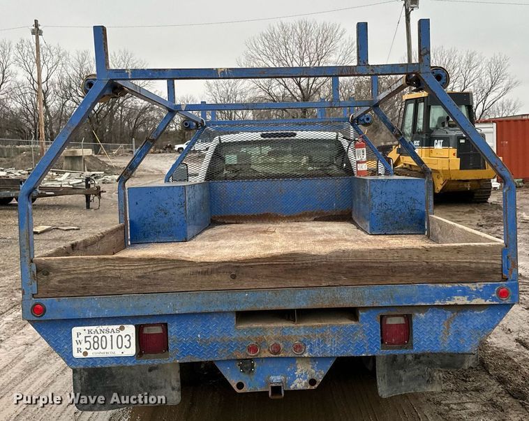 image for item NN9435 2007 GMC Sierra 3500HD utility bed pickup truck