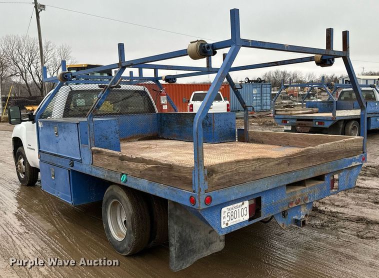 image for item NN9435 2007 GMC Sierra 3500HD utility bed pickup truck